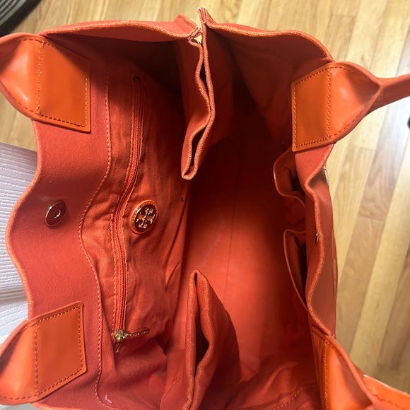 Tory Burch patent large tote - Picture 4 of 5